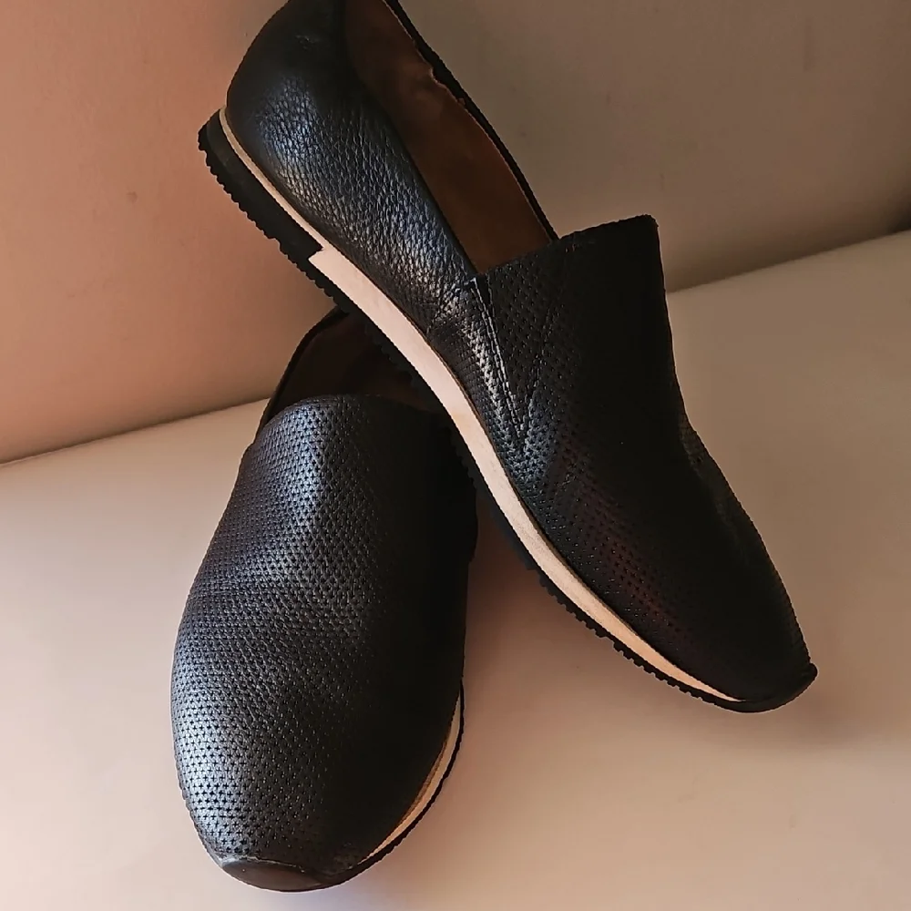 GENTLE SOULS by KENNETH COLE LUCE A-LINED BLACK LEATHER LOAFERS sz 8 - Picture 1 of 7